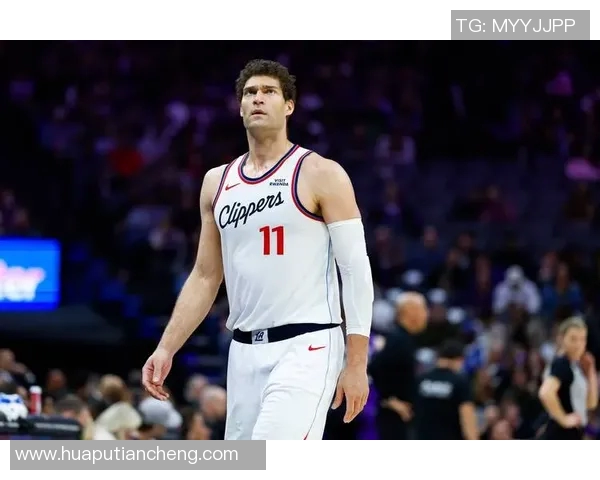 布鲁克洛佩斯：从篮下巨人到全能战士的蜕变之路